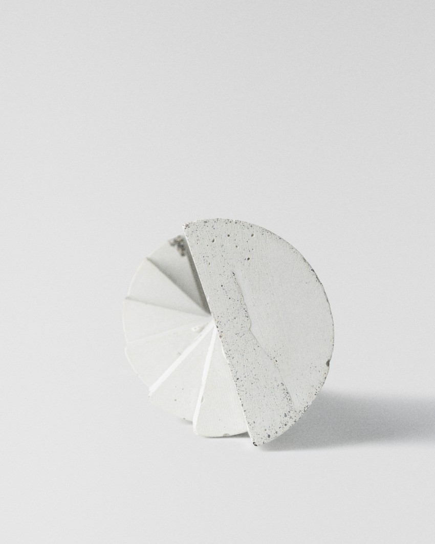 On Squad Race World Series 2026 trofee in beton met gerecycled rubber, gestapelde modulaire vorm