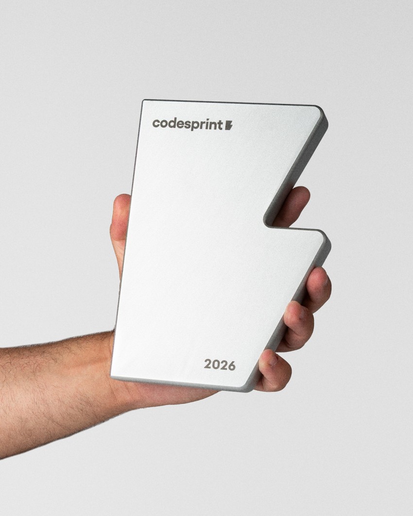 Codesprint Hackathon 2026-trofee vastgehouden door een model Sustain Awards