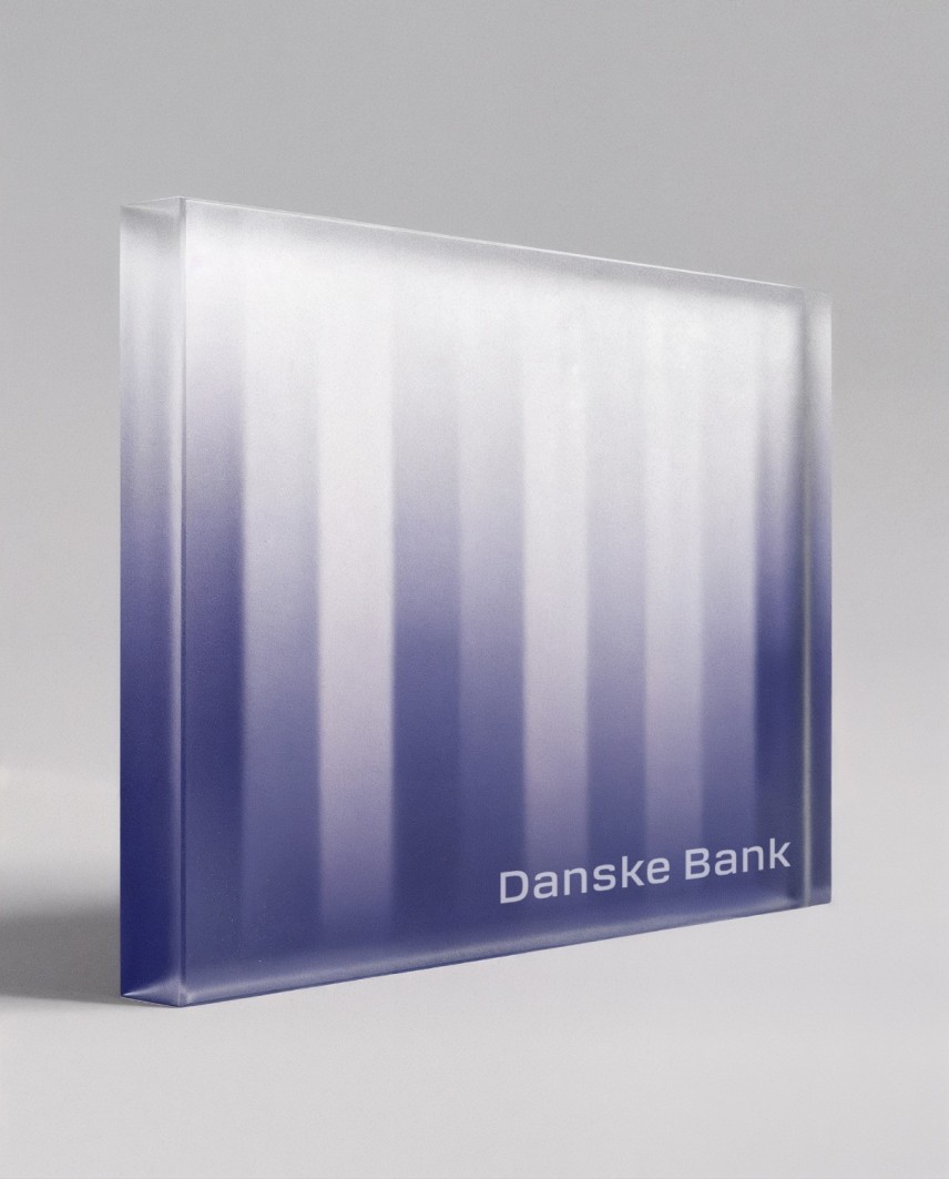 Op maat gemaakte financial tombstone-trofee van doorschijnend acryl met kleurverloop