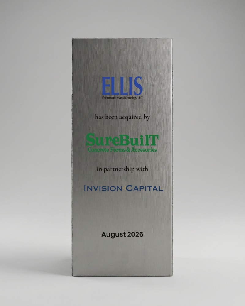 Op maat gemaakte trofee Financial Tombstone - Invision Capital, 2026: driekwartaanzicht 2